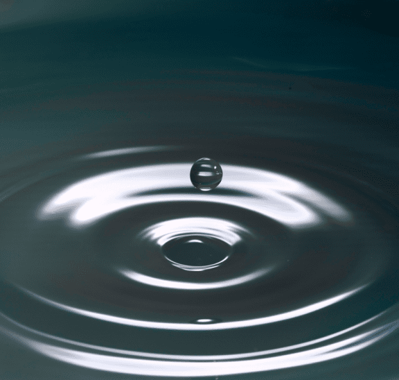 Water droplet ripple making an impact